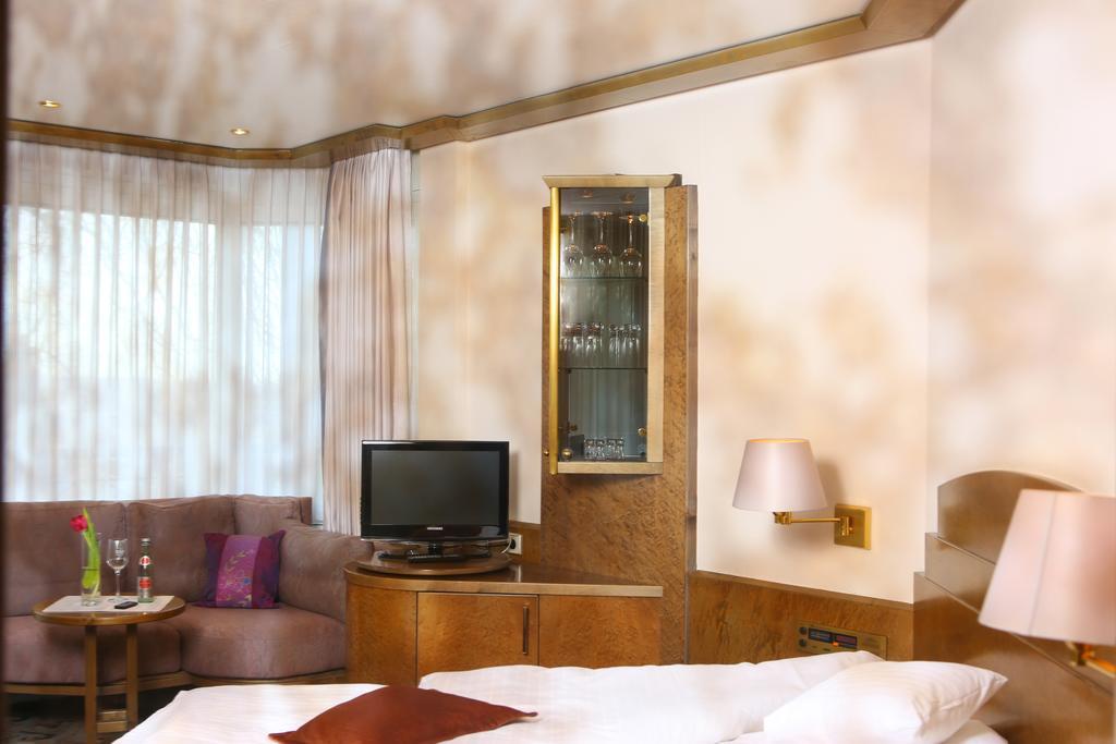 Hotel Brielhof แฮคินเงิน ภายนอก รูปภาพ