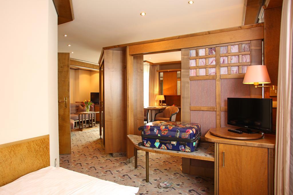 Hotel Brielhof แฮคินเงิน ภายนอก รูปภาพ